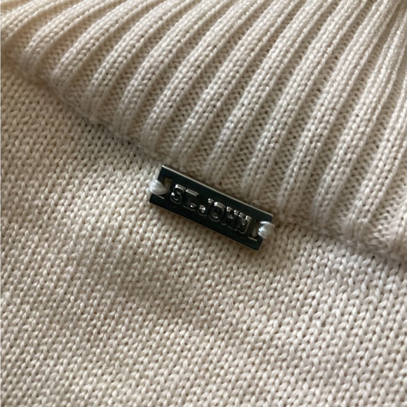 St. John Cream and Salmon Sze L Sweater. - Picture 4 of 7